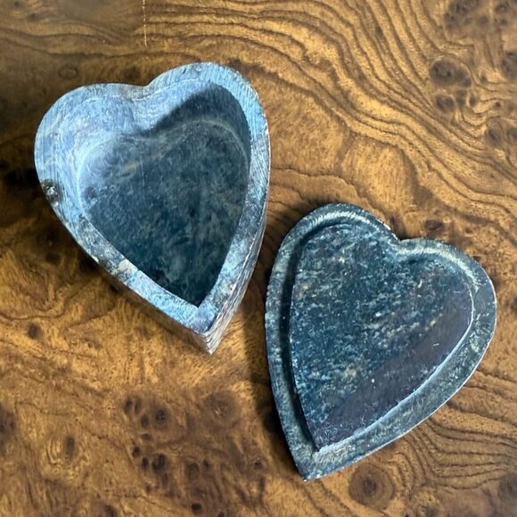 Soapstone Heart Trinket Box Inlaid with Mother of Pearl - Picture 7 of 8